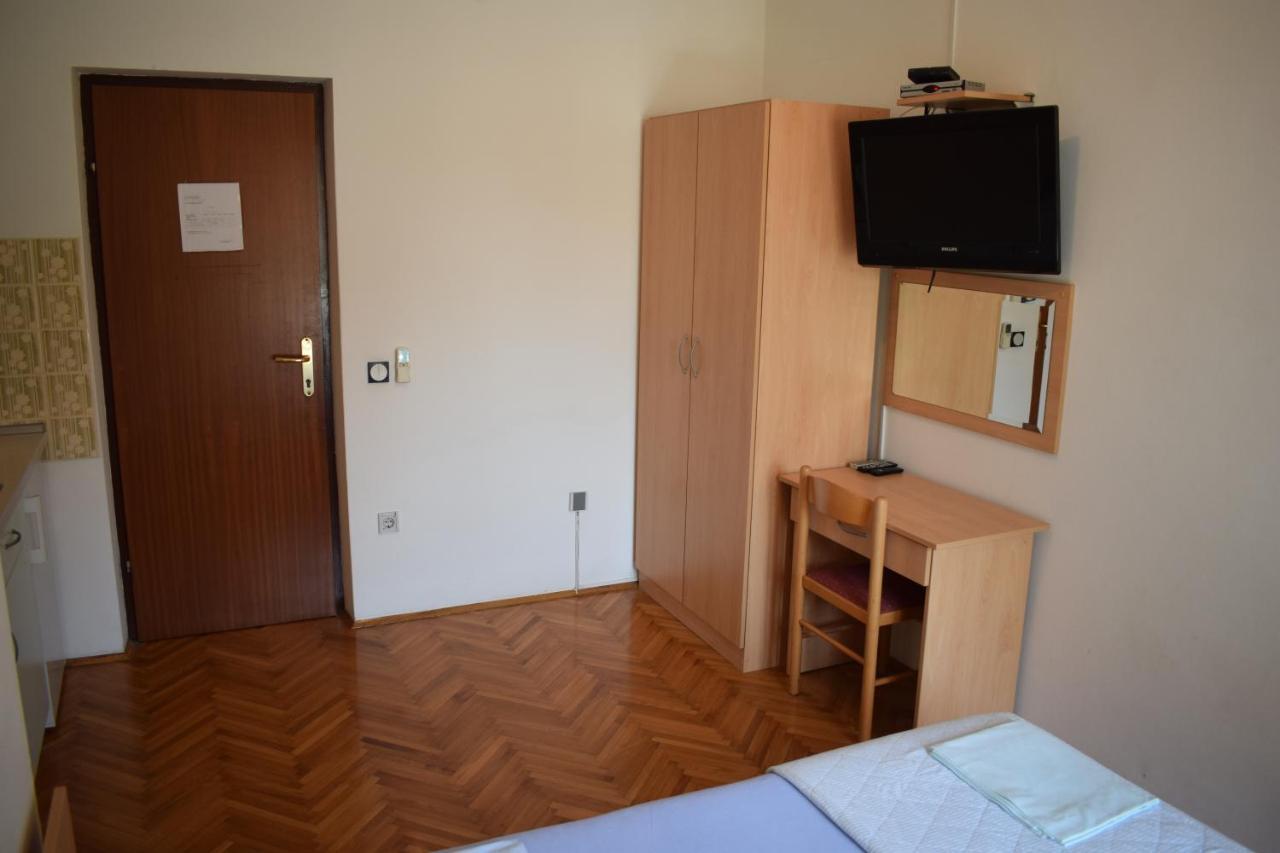 Vila Jelena - Studio apartments for 2 to 3 persons in Sv Filip i Jakov Sveti Filip i Jakov Bagian luar foto